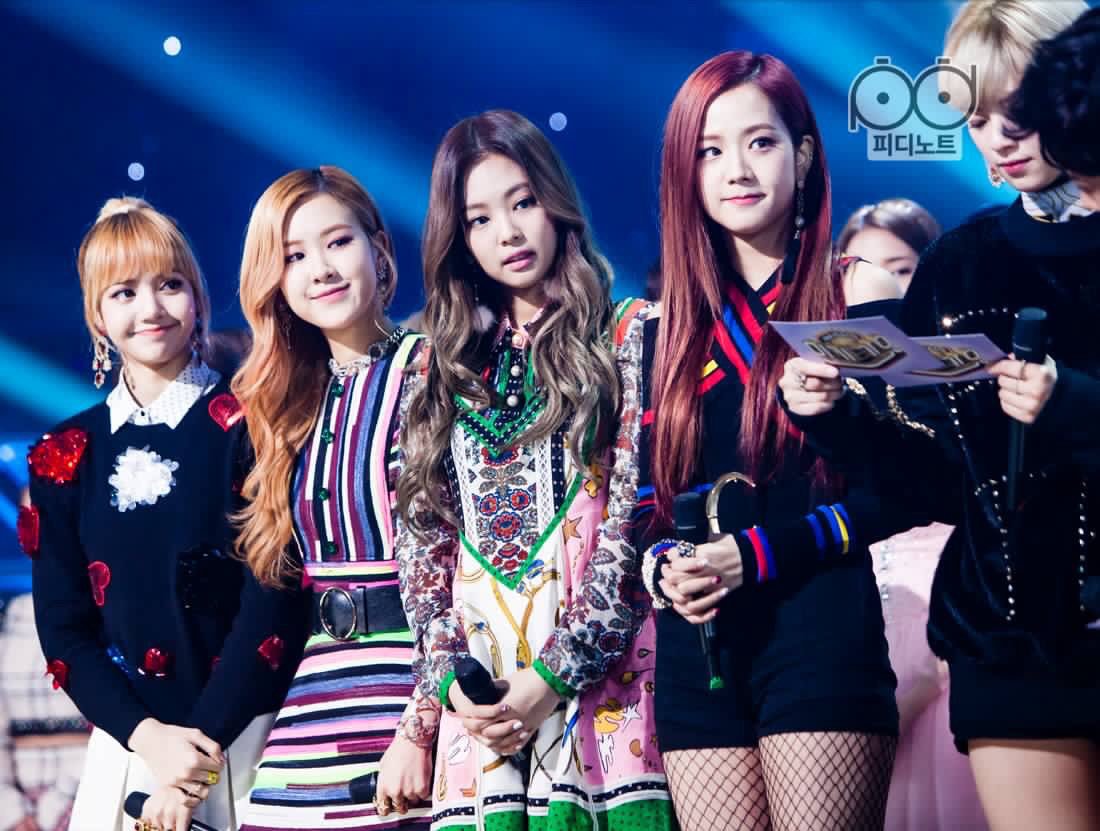 lalalalisa__m's tweet photo. —❖ 161204 BLACKPINK #PlayingWithFire2ndWin on SBS Inkigayo https://t.co/bJEq5CwAtw