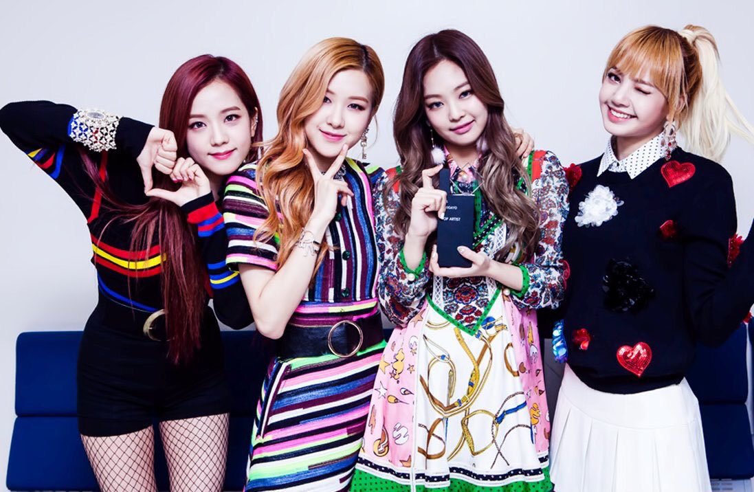lalalalisa__m's tweet photo. —❖ 161204 BLACKPINK #PlayingWithFire2ndWin on SBS Inkigayo https://t.co/bJEq5CwAtw