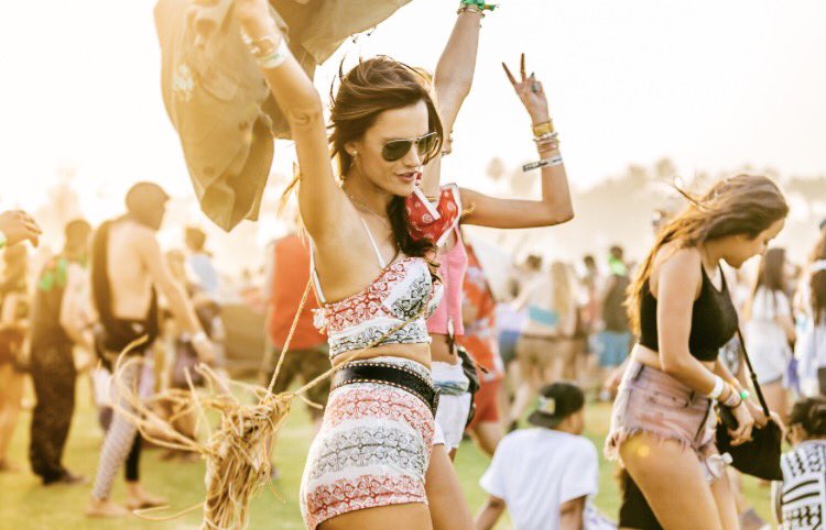 lighthousefest1's tweet photo. The Light House Festival is a place of fashion, good vibes, peace and love. 😎✌️#Festival #Concert #Gig #FestivalLife #Event #LiveMusic #Live https://t.co/0j5WKrVVXB