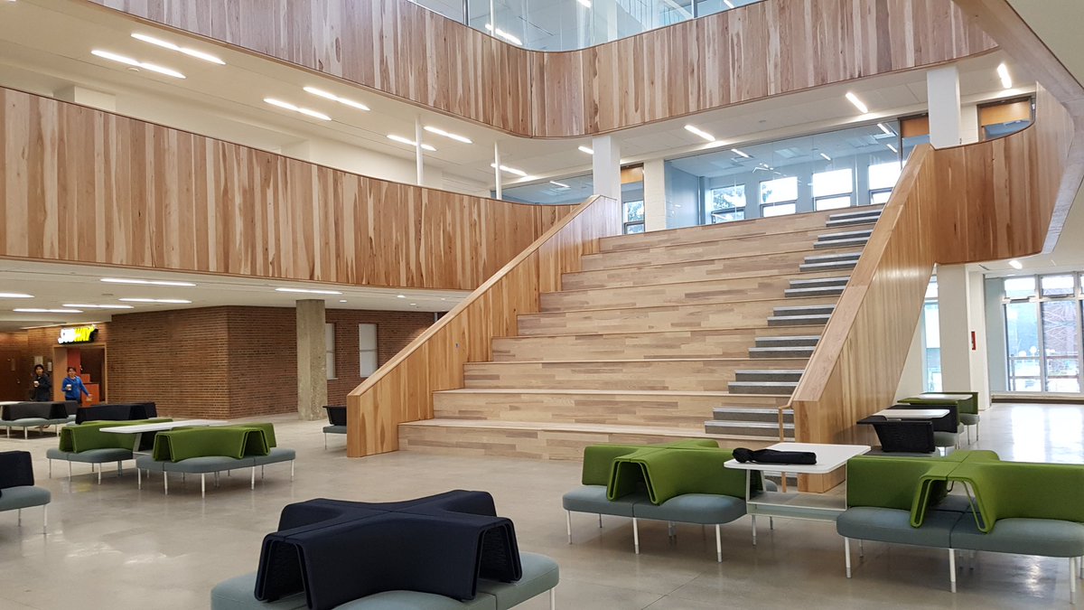 HeyItsMeMissJT's tweet photo. I broke in! Just kidding, the Atrium is finally open. #campusmod #parkerbuilding #onehappyvoyageuralumna #lookinggoodlu @LaurentianU 🎓 https://t.co/YDlPMIWJoX