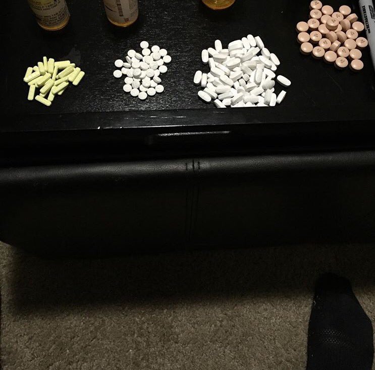 actavisceo's tweet photo. I'm out and about today. Hit me if you need it. #xanax #Hydrocodone30mg #percocet #Vicodin https://t.co/JJ1GmZPjwA