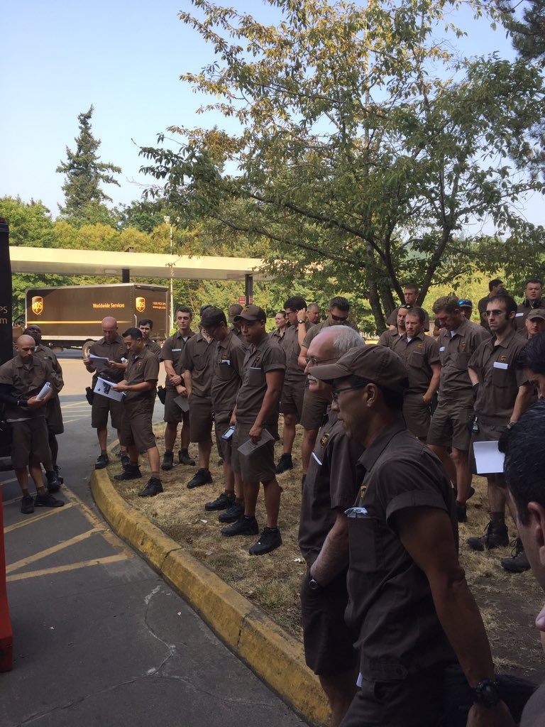 Growth Friday and PCM outside this morning in Redmond! <a href="/CHamiltonUPS/">Craig Hamilton</a> <a href="/NesSeman9/">Nes Seman</a> @paulevansups