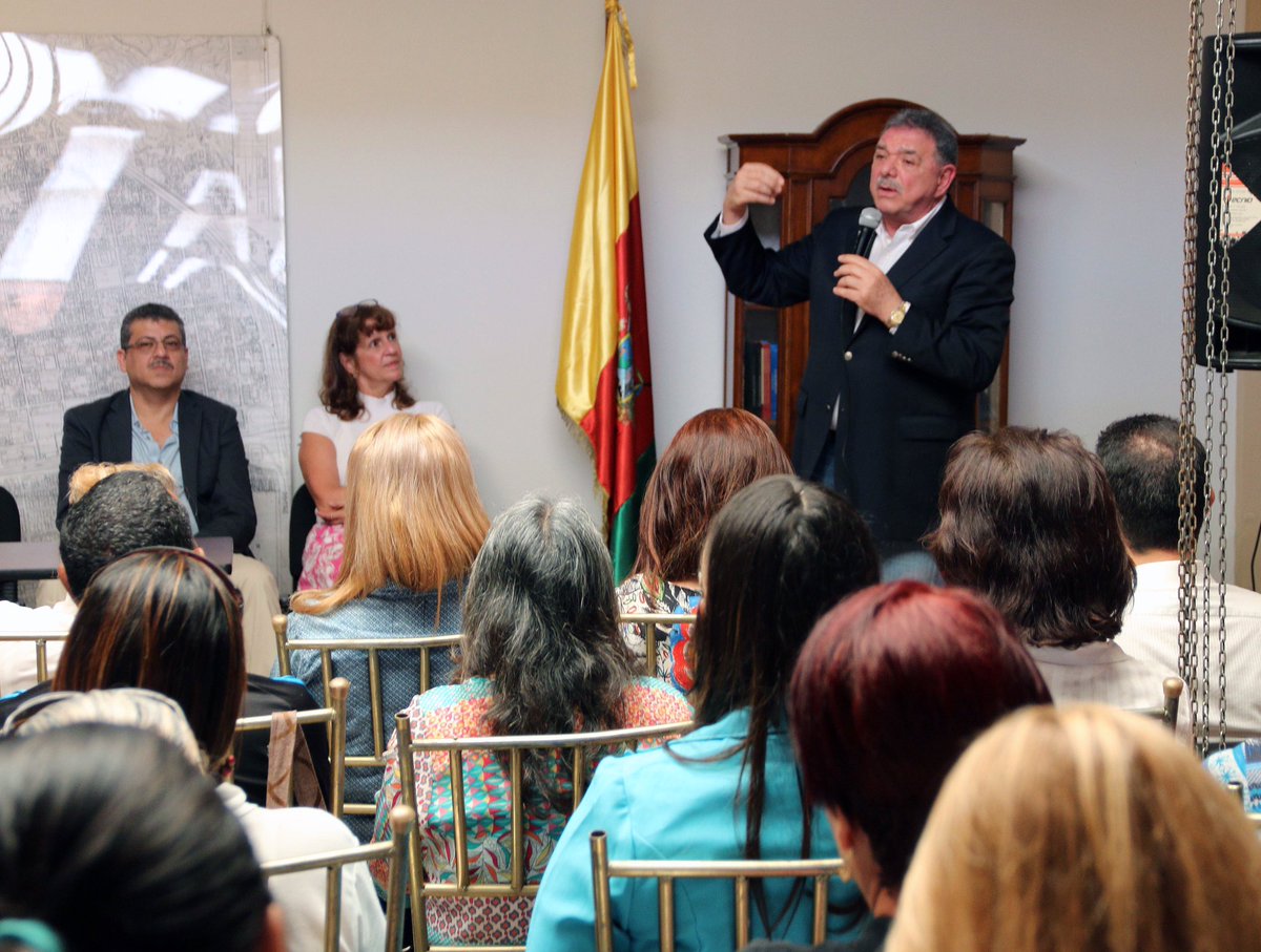 miguelcocchiola's tweet photo. Hoy #11Ago instalamos cátedra con líderes municipales en alianza con la UC! https://t.co/V9GnamgncG
