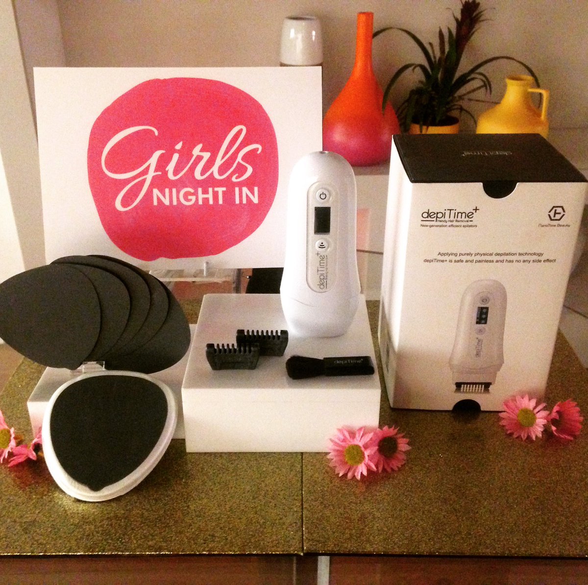 IdealWorldTV's tweet photo. We are LIVE with #IdealGirlsNightIn tune in now! https://t.co/OWPNknqHZL