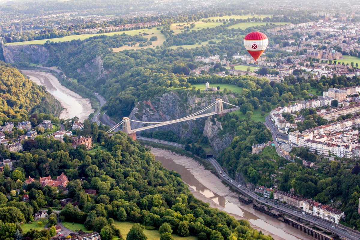 What a beautiful morning ascent we had, hoping for another one tomorrow at 6am. See you then #Bristol #BristolBalloonFiesta Pics <a href="/FrameDogs/">FrameDogs</a>