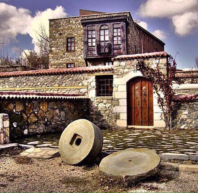 asekeroglu23's tweet photo. Çayda çıra dizim dizim
Halayda titriyor dizim
Hamuru mayası bizim
Ata yurdum Elazizim... 
#CometoElazığ #Elazığagel https://t.co/mXSp1DxUU7