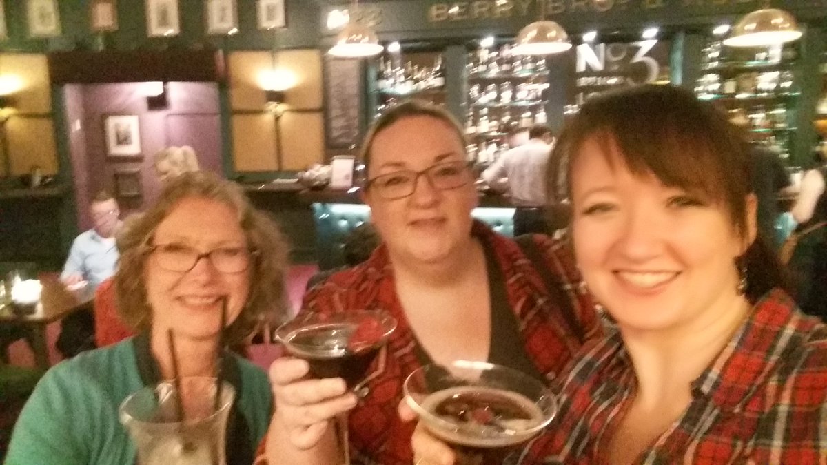 choirgirl293's tweet photo. Cocktails!! #Prom35 https://t.co/VDiGml9Cog