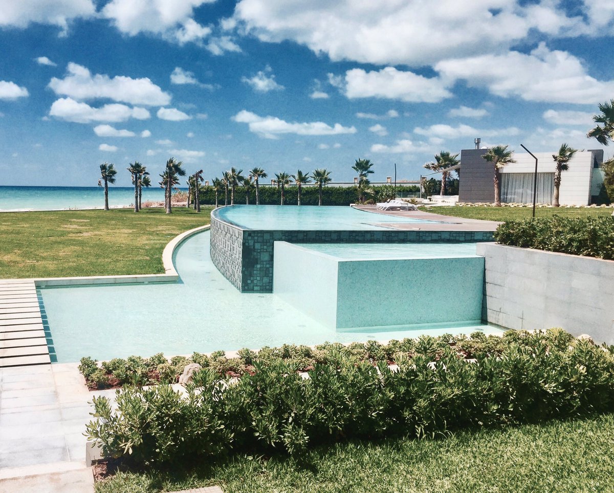 Cool waters... Summer remedy! One of our favorite executed pools #labsquarearchitecture