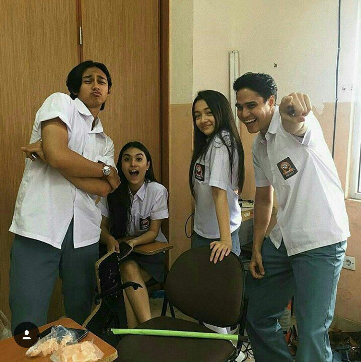 SMA.
<a href="/_hitocaesar/">Immanuel Caesar Hito</a> @_marcellabella_ @megandomani02 #mischacandrawinata 
TVM "pacar untuk adik ku" #25022017 #Flashback 😊😊😀😁😁😘😘😘