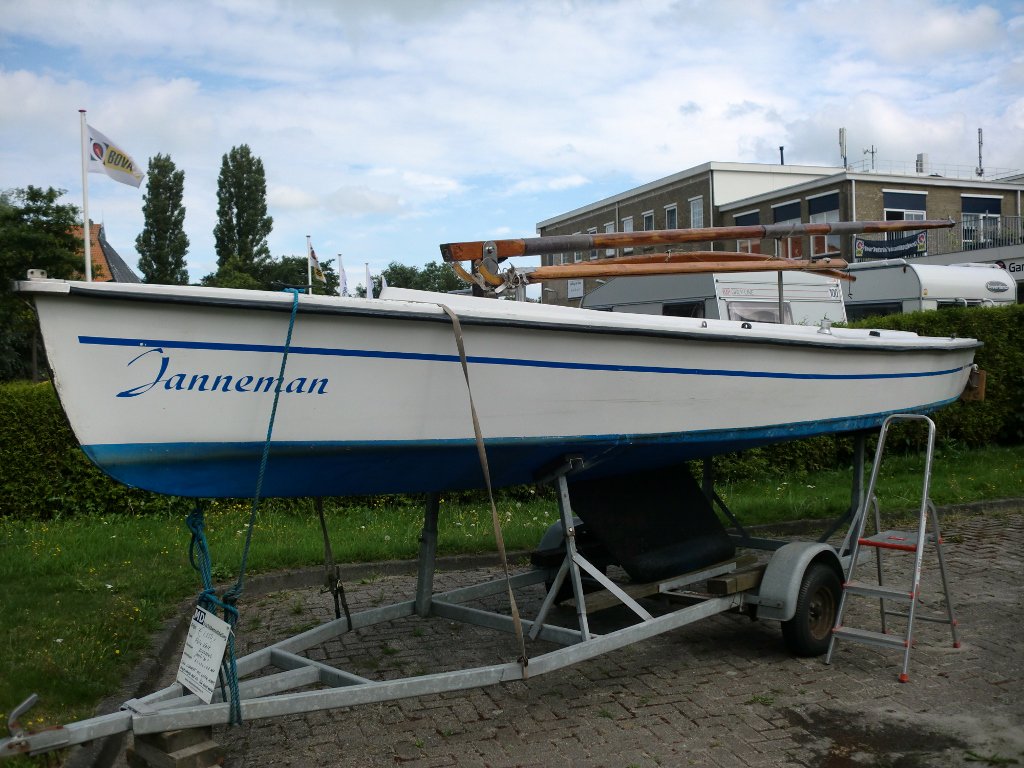 MDbemiddeling's tweet photo. Goedkoop #zeilen ? Net binnen; #polyvalk, zelflozend & compleet vr € 1.250,= ! en een nette #Ufo compleet incl afdekplaten voor mr € 895,= ! https://t.co/2Xg9y4huTW