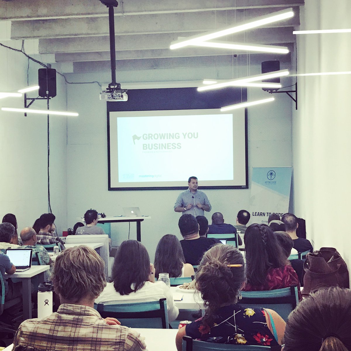 EndeavorMIA's tweet photo. #Wynbase โfilled to the max last night: dig. marketing course, friends & family night AND @wyncode developers working on code! #MiamiTech https://t.co/AbLJ140irx