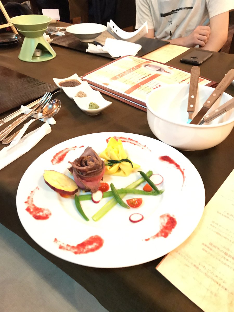 zoosea633's tweet photo. 今夜の宿の #PhoenixWing ではアスティ用の料理も出してくれたんですけどちょっと物足りなかったかな https://t.co/bvXNPY7NSD