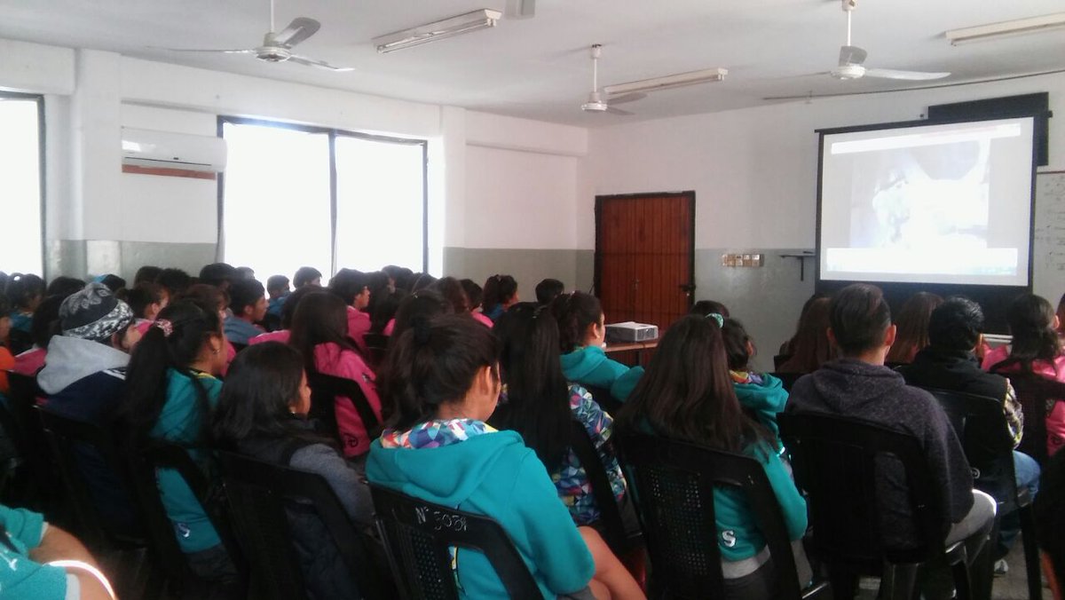 ambientesalta's tweet photo. #Ahora Cine-Debate Ambiental en #LaMerced. Con más de 100 alumnos de 5to año hablamos sobre #Residuos ♻️ #Salta #GRSU https://t.co/SG1bE9rg0o