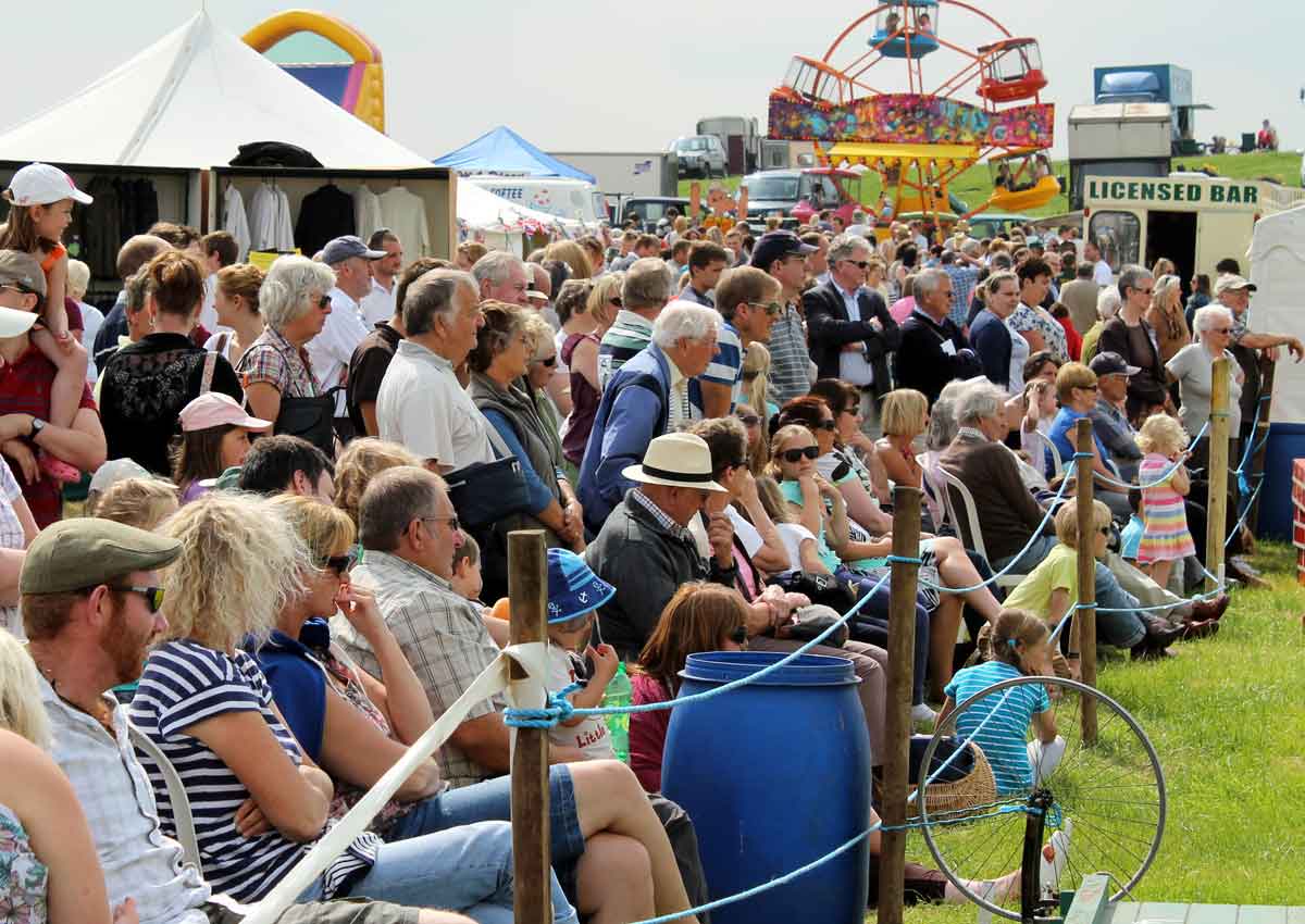 Don't forget the #ManifoldShow tomorrow (12th Aug) at The Arbour, Castern Hall, Ilam: manifoldshow.co.uk #PeakDistrict