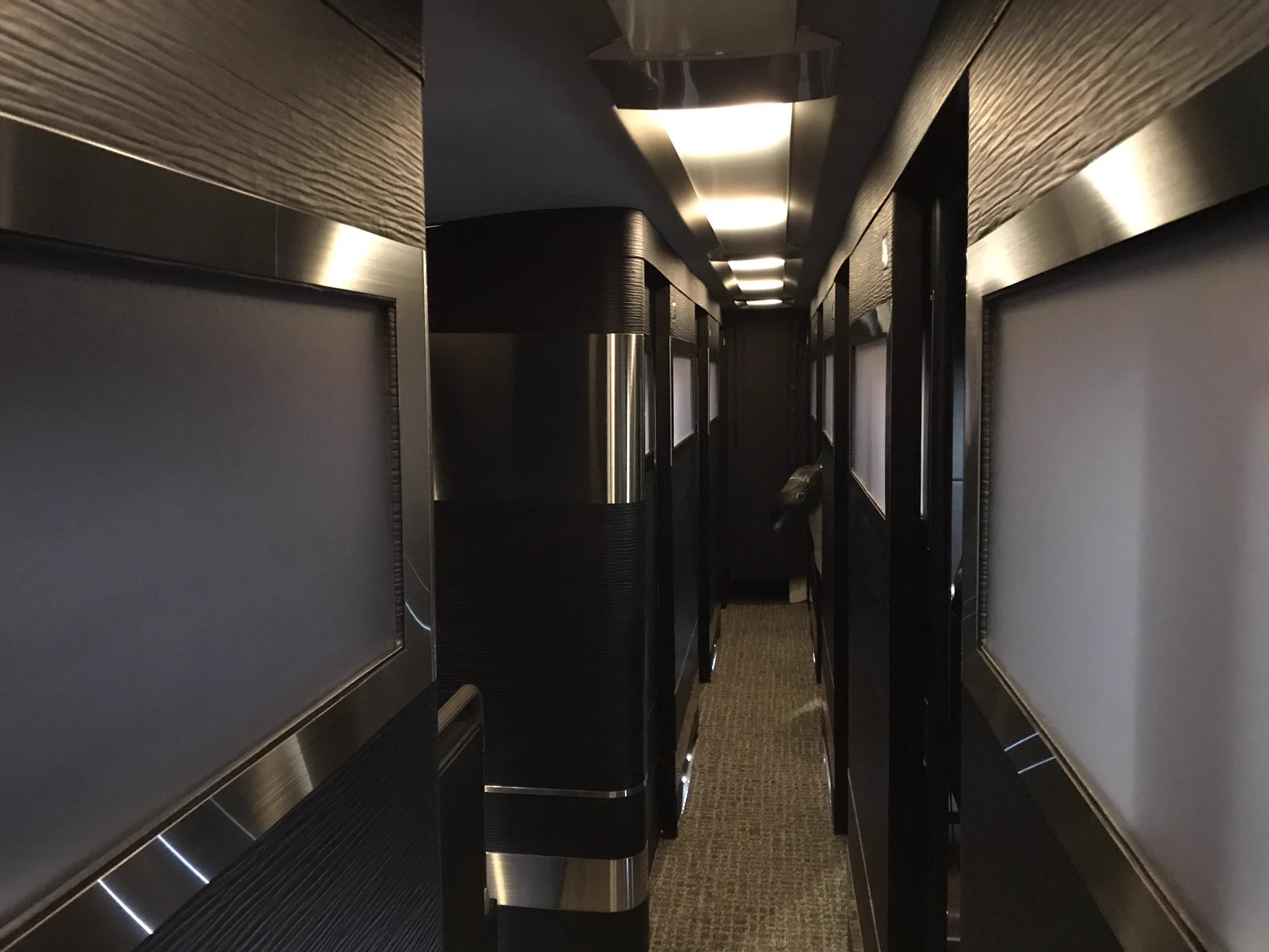 まるでホテル！！トイレ、パウダールーム完備の完全個室の夜行バス！