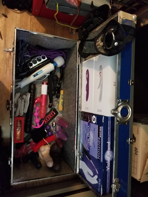 When girls say they have tons of toys in a box like this 😂 and then there is my toy box. #butwaitthereismore<a href="/tag/butwaitthereismore"class="tags"><span>#butwaitthereismore</span></a>