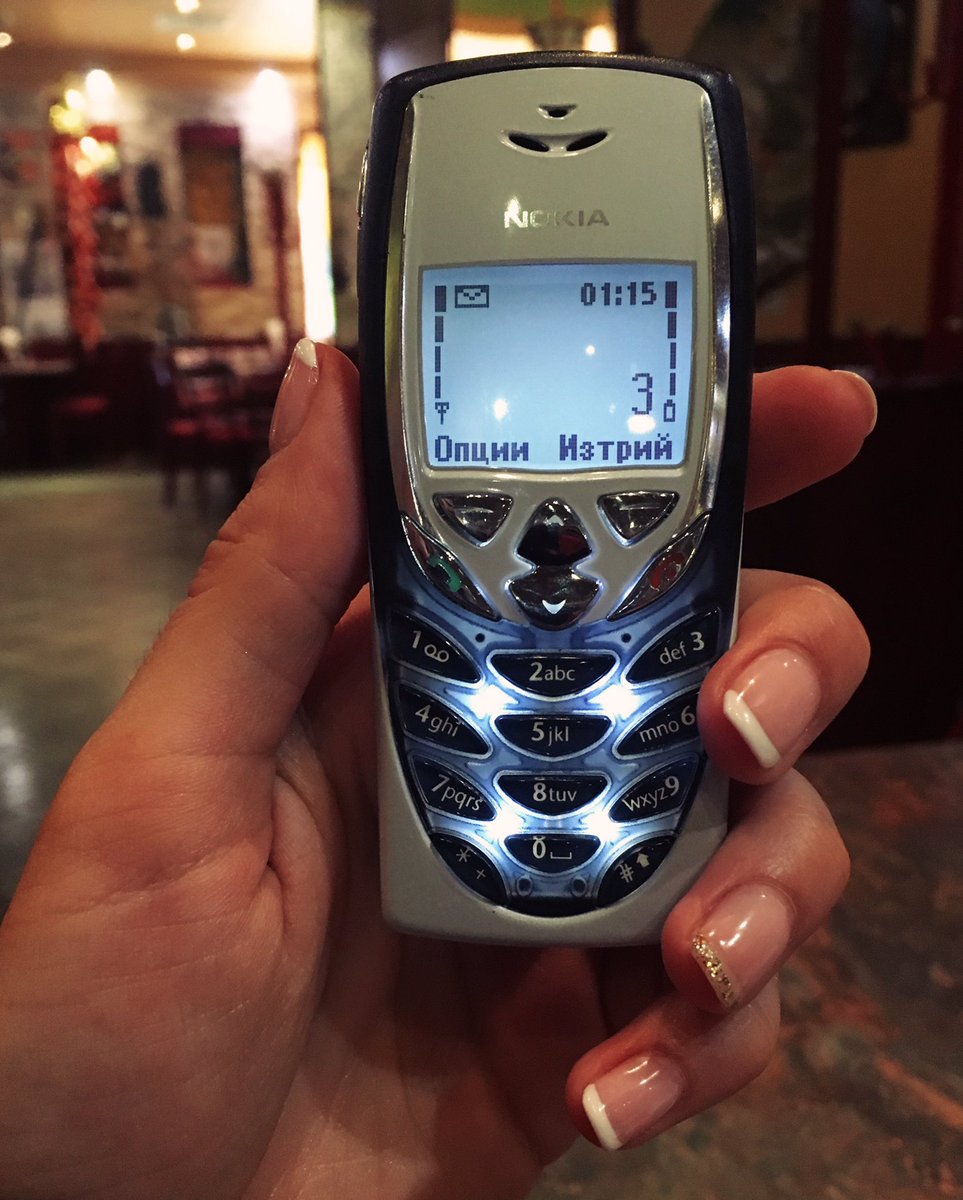 rosislawa's tweet photo. When your grandma is the biggest hipster there is... #nokia #hipster #hipstergrandma https://t.co/9MwfTbiif9