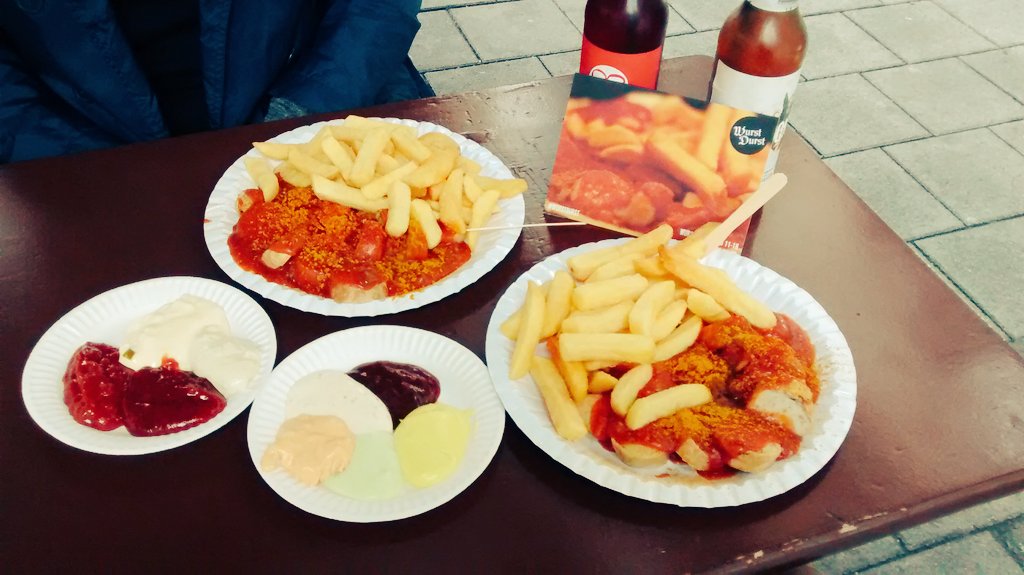 saoveja's tweet photo. Haben uns bei #wurstdurst den Magen voll geschlagen. 😋 https://t.co/pimVkgyYcS