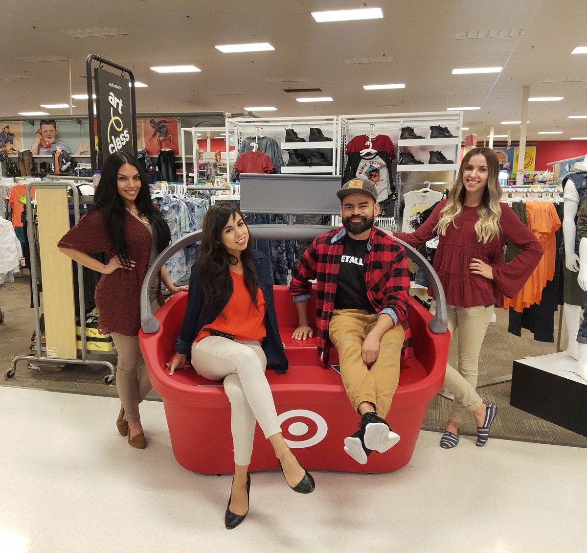 #fab4 @richardTarget8 <a href="/StephanieMnique/">Stephanie Robles</a> @Kate_VML 
Wk 2 of #T0911 remodel! Queen B's last day with us. 😢 until next time diva! 🐝👑🤗