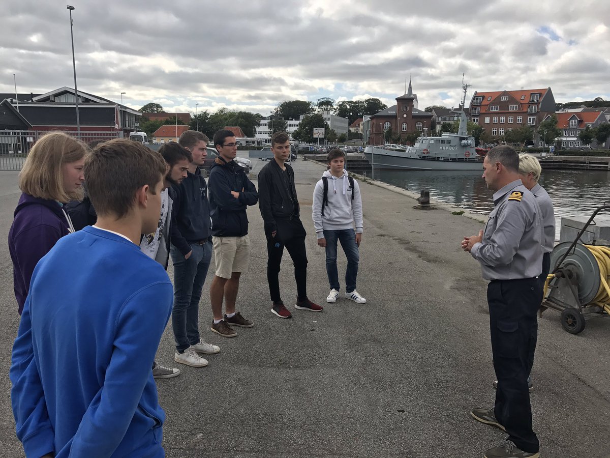 TheBelgianNavy's tweet photo. Changement de groupe n°3 lors des stages de jeunes Zenobe Gramme 2017. #workingonthefuture https://t.co/YqK1bEok9F https://t.co/pE4lP1PXOR