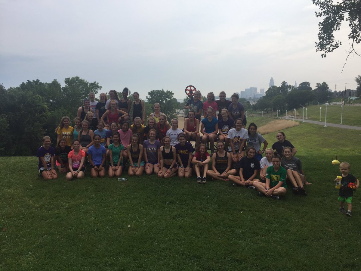 distancebaddies's tweet photo. Squad takes on hill repeats at Edgewater😎😈💪🏼 #form #surge https://t.co/arkvXfAzQO
