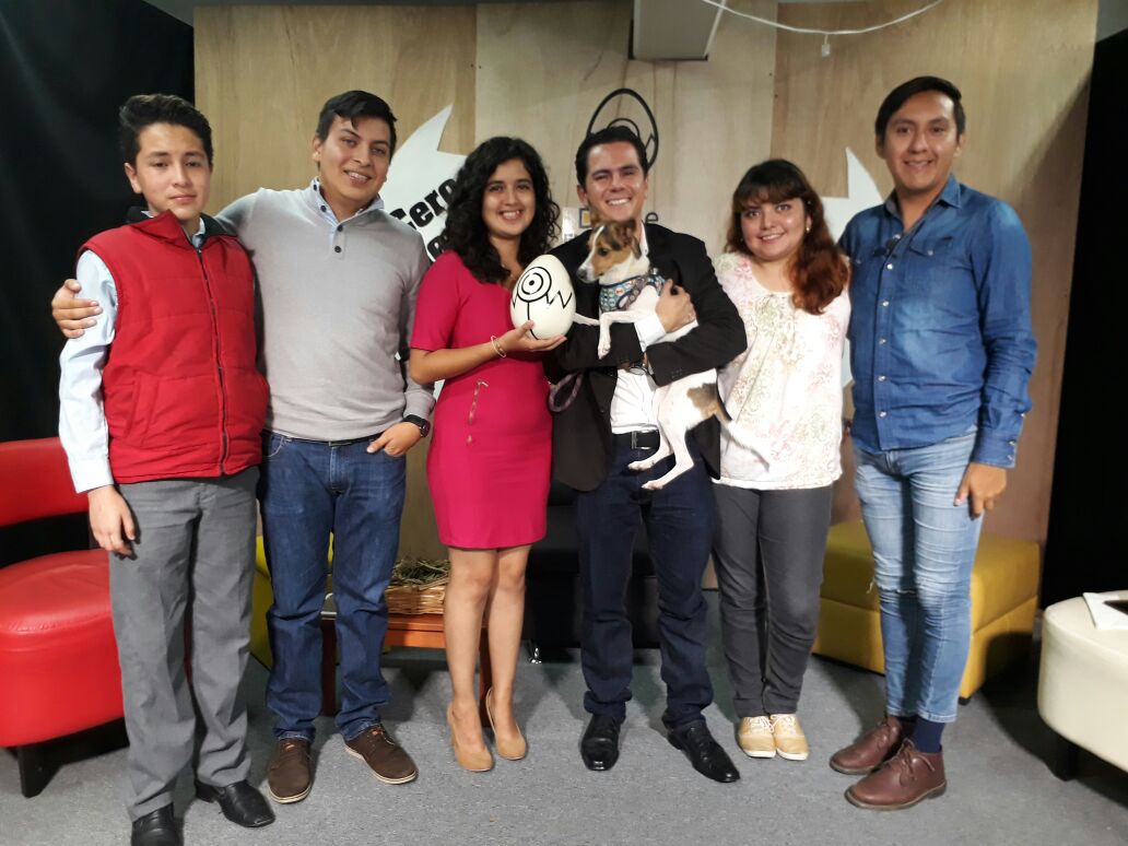 DesdeElCascaron's tweet photo. Los pollos con @ANDRESDELAPARRA #FEDAyCA y Frido en @DesdeElCascaron 🐣🐶 por @teleclictv y @alcalorpolitico https://t.co/H1FveVNfTE