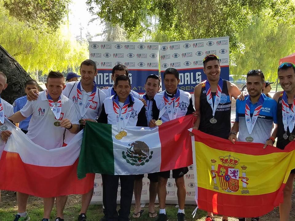 ajbenissa's tweet photo. Antonio Morant, policia de Benissa, aconsegueix el subcampionat per equips en la mitja marató dels Mundials de Policies i Bombers  🏃‍♂️🥈🙌 https://t.co/2OC3YWlExV
