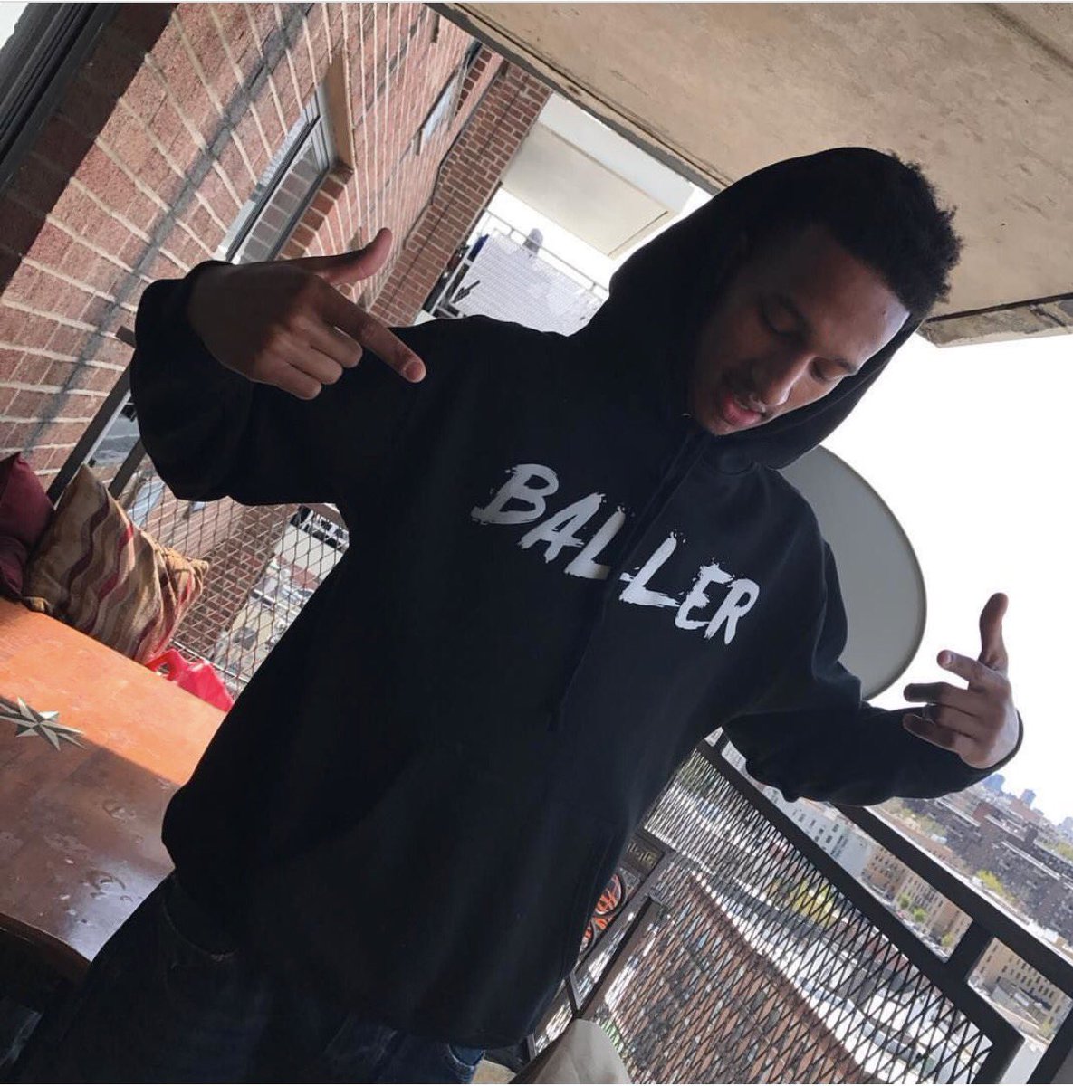 team5strong's tweet photo. #BallerGang ๐๐ @MARTYBALLERR
#5Strong #HELLLLOOO https://t.co/XVNEElNkpj