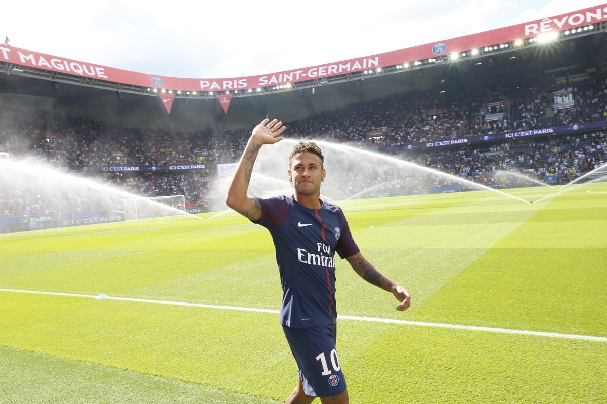 PSG_inside's tweet photo. Neymar Jr qualifié pour jouer avec le Paris Saint-Germain ✅

➡️ https://t.co/RCFmTztWRQ https://t.co/GEYnY2wNH8