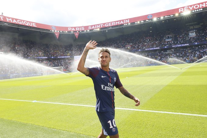 Neymar se convirtió en jugador del PSG el 3 de agosto de 2017. Fuente: Paris Saint-Germain.