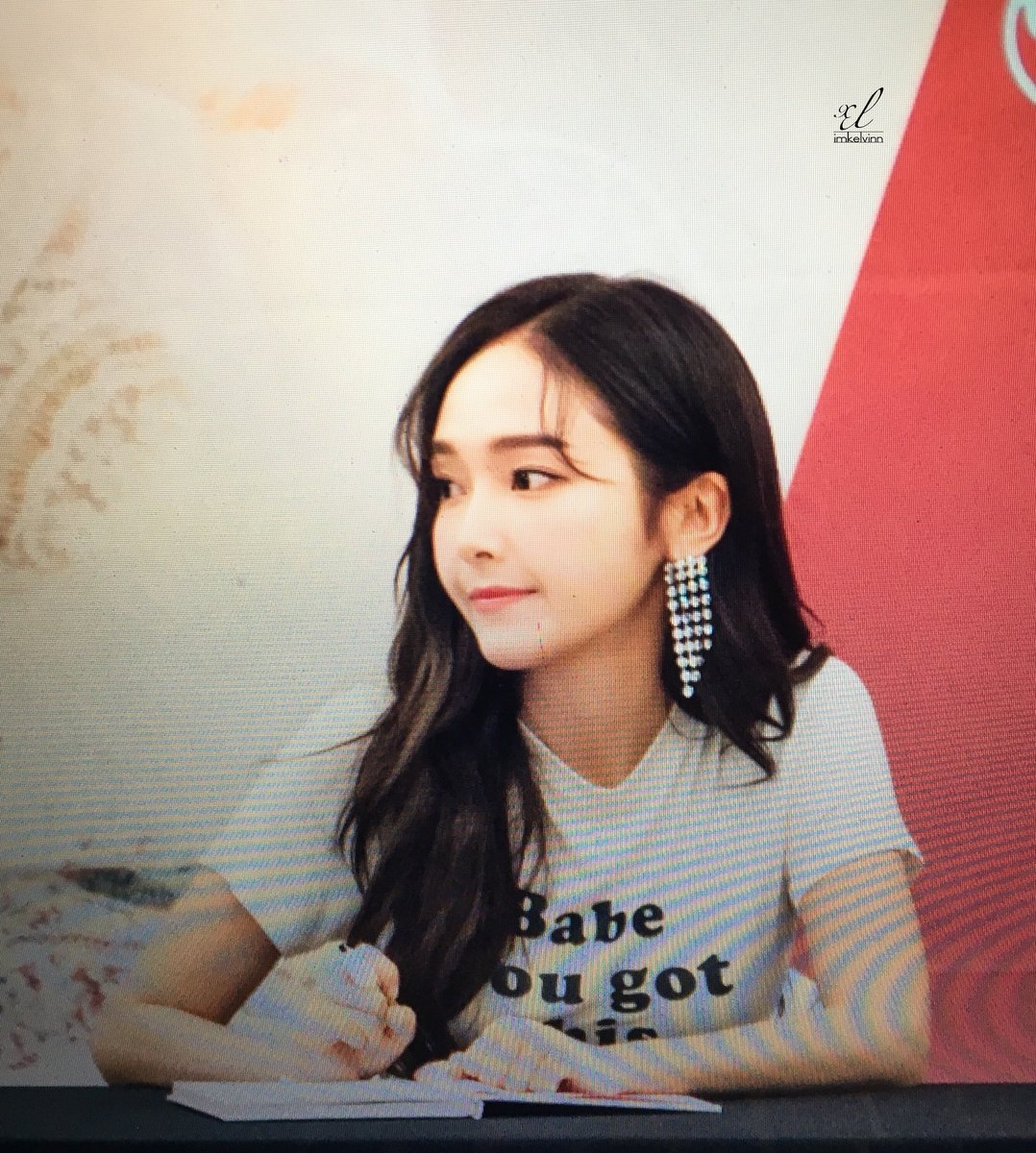 _imkelvinn's tweet photo. preview jessica fansign@lotte avenue
#jungsooyeon #jungsis #제시카 #정수연 #시카 #goldenstars #flywithj  #jessicajung #kpop #maomao #鄭秀妍 #170811 https://t.co/Y76gM5nKz7