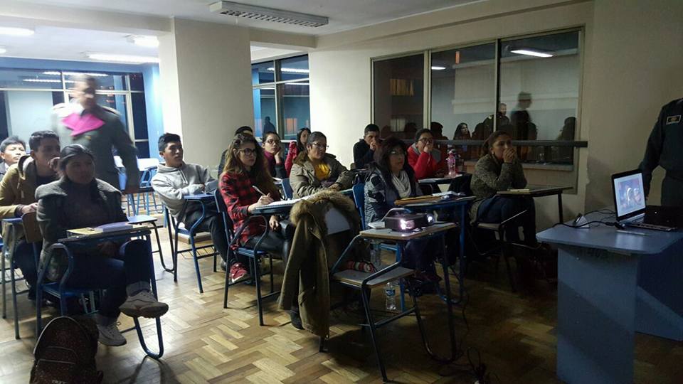 Eaen15's tweet photo. La E.A.E.N. brindando a la Universidad San Francisco de Asís, Conferencias sobre #Seguridad y #Defensa" https://t.co/SKwLZ7qAdp