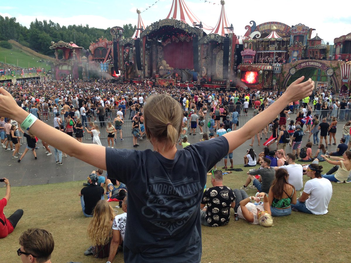 CaseyRyanEC's tweet photo. Working at Tomorrowland was A-MA-ZING!! Still sad I missed @Krewella 😅 #crew https://t.co/6YxnDksEhX