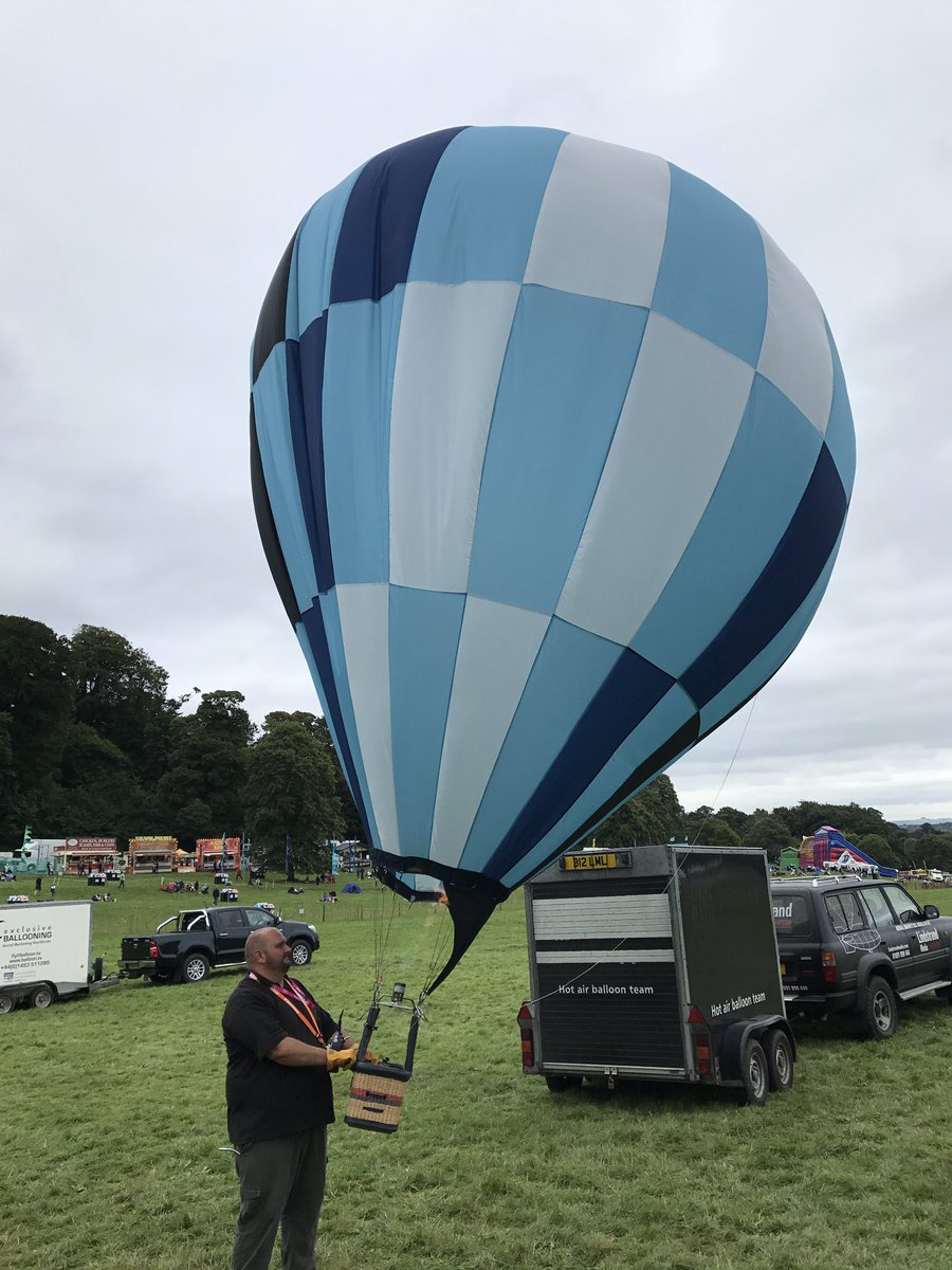 AmareloBalloon's tweet photo. It might be a bit breezy this afternoon but @modelballoonsuk members are flying #bristolballoonfiesta https://t.co/SGPwnt5VDY