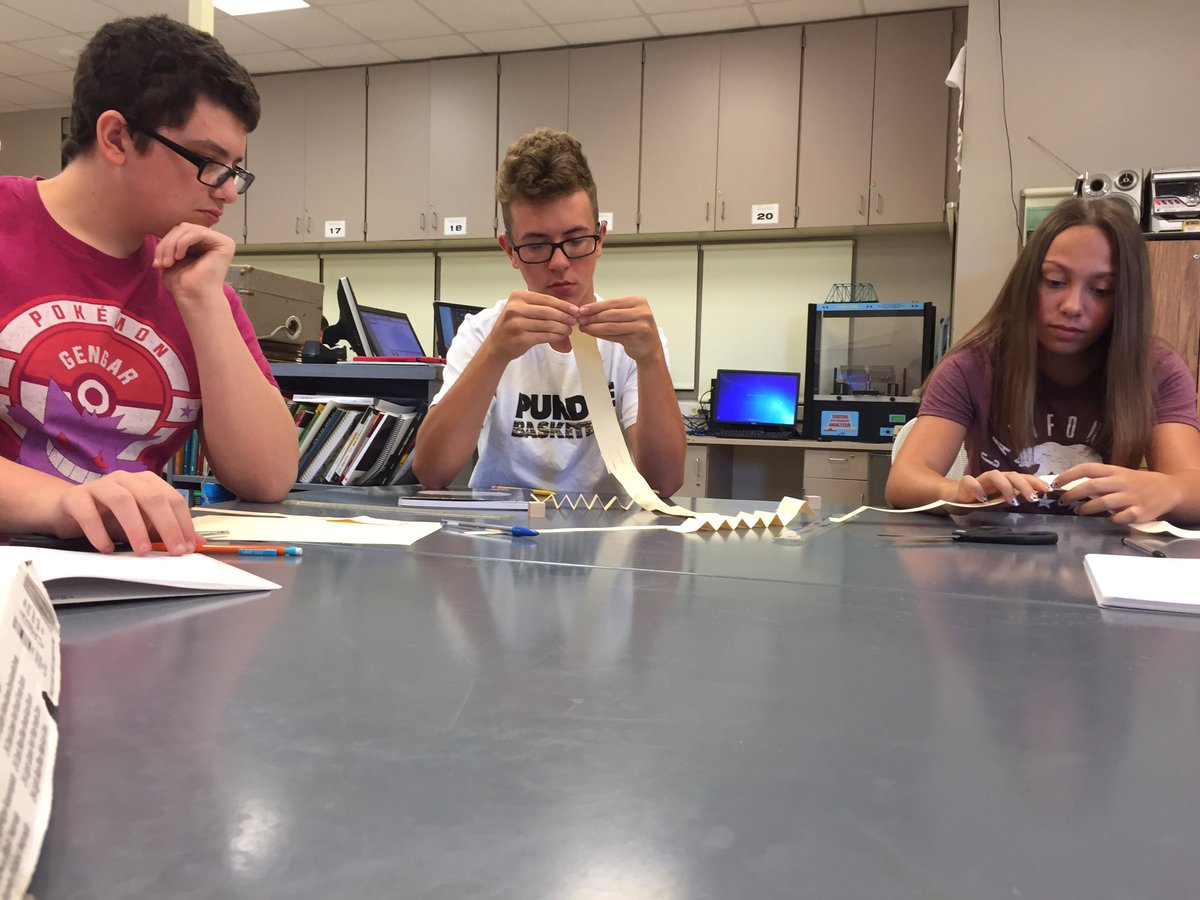 Mr_Hilbert's tweet photo. Great job third period working though the Design Process!  Way to finish strong. #RHSEngineering #WeRcareers @wearrrichmond https://t.co/qFtIiAtFw5