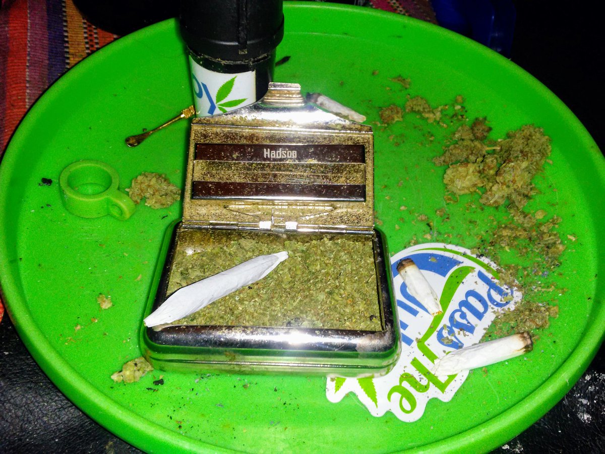 Calrtipper's tweet photo. Round 2 :) #SmokeStrong #AllDayLong https://t.co/O24Cn7tMhu