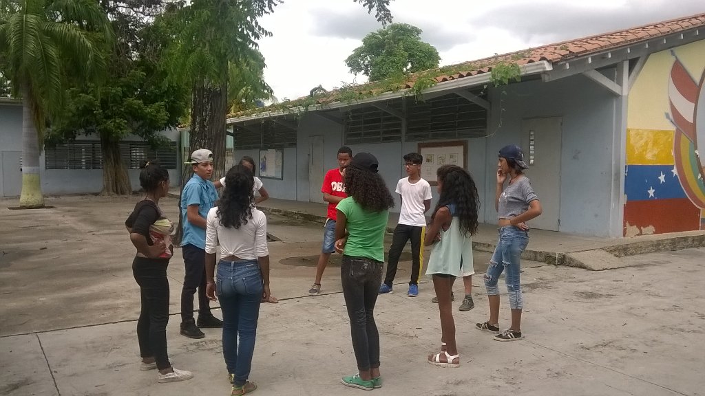 gbmsgq's tweet photo. Formación de recreadores comunitarios, agosto de paz en escuela itaca flor amarillo. @IsisPSUV @gestionperfecta https://t.co/Qs6AccBPun