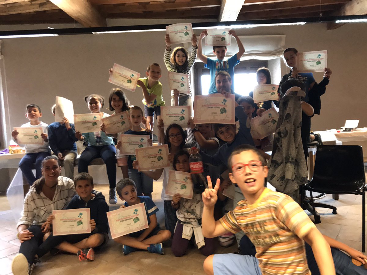 innovaland3d's tweet image. Finalizados los campamentos de esta 2&quot;semana. En total 34 robonautas repartidos en #Innovaland y #Civivox. ¡Próxima semana repetimos!💻🤖🤖🤖