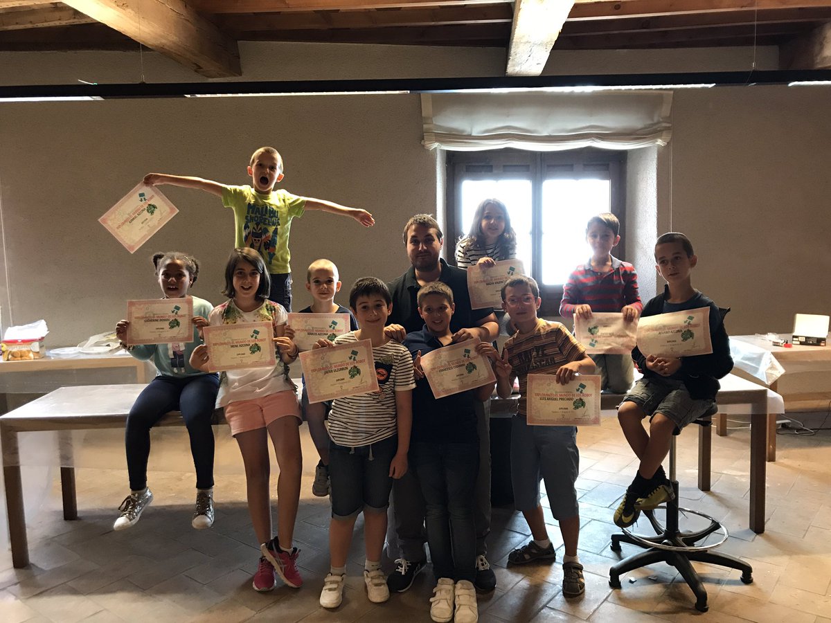 innovaland3d's tweet image. Finalizados los campamentos de esta 2&quot;semana. En total 34 robonautas repartidos en #Innovaland y #Civivox. ¡Próxima semana repetimos!💻🤖🤖🤖