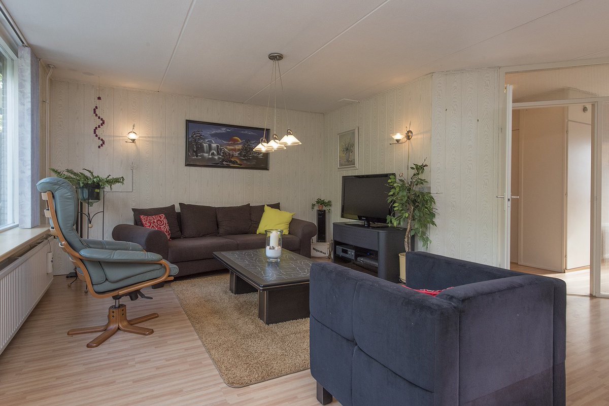 TE KOOP: RUIME tussenwoning met inpandige GARAGE en achtertuin met vrij UITZICHT op het park! funda.nl/koop/lelystad/…  #garage #uitzicht