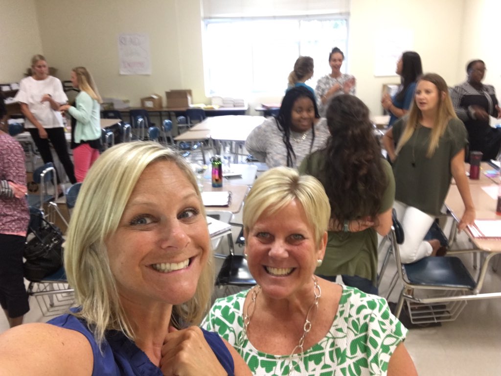 Elisabeth_cw's tweet photo. Spending the week with new teachers is so much fun! @CMSLit @DarlaTchr61 @dream2_b #NTO17 https://t.co/w1WouJnGg3