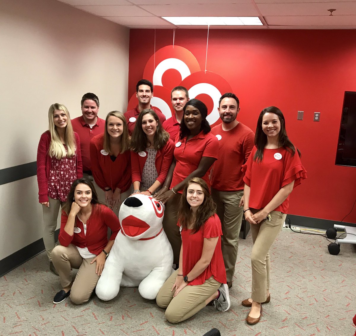 erin_dancy's tweet photo. Worth all the gray hairs 👵🏻 #InternGraduation #TargetTeam #Tgtinterns2017 #Fastest10WeeksEver 🎯🎯@JayYezzi @DavidWyant_TGT https://t.co/3soCPN7qte
