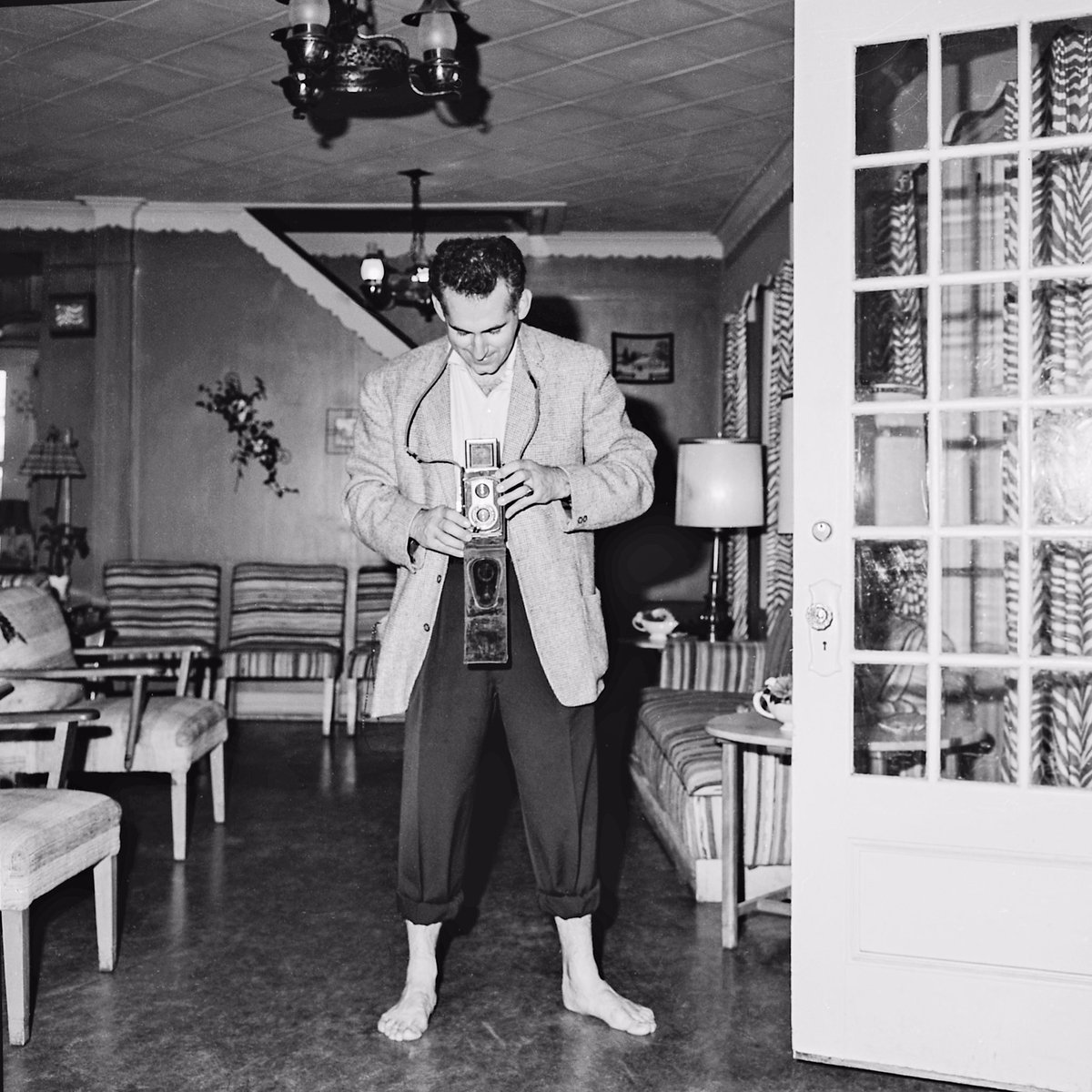 TTLColl's tweet photo. Self portrait by Tony in the 1950's.

https://t.co/BFUzqyF84k

#photography #vintage #selfie https://t.co/UIHzFq7w6m