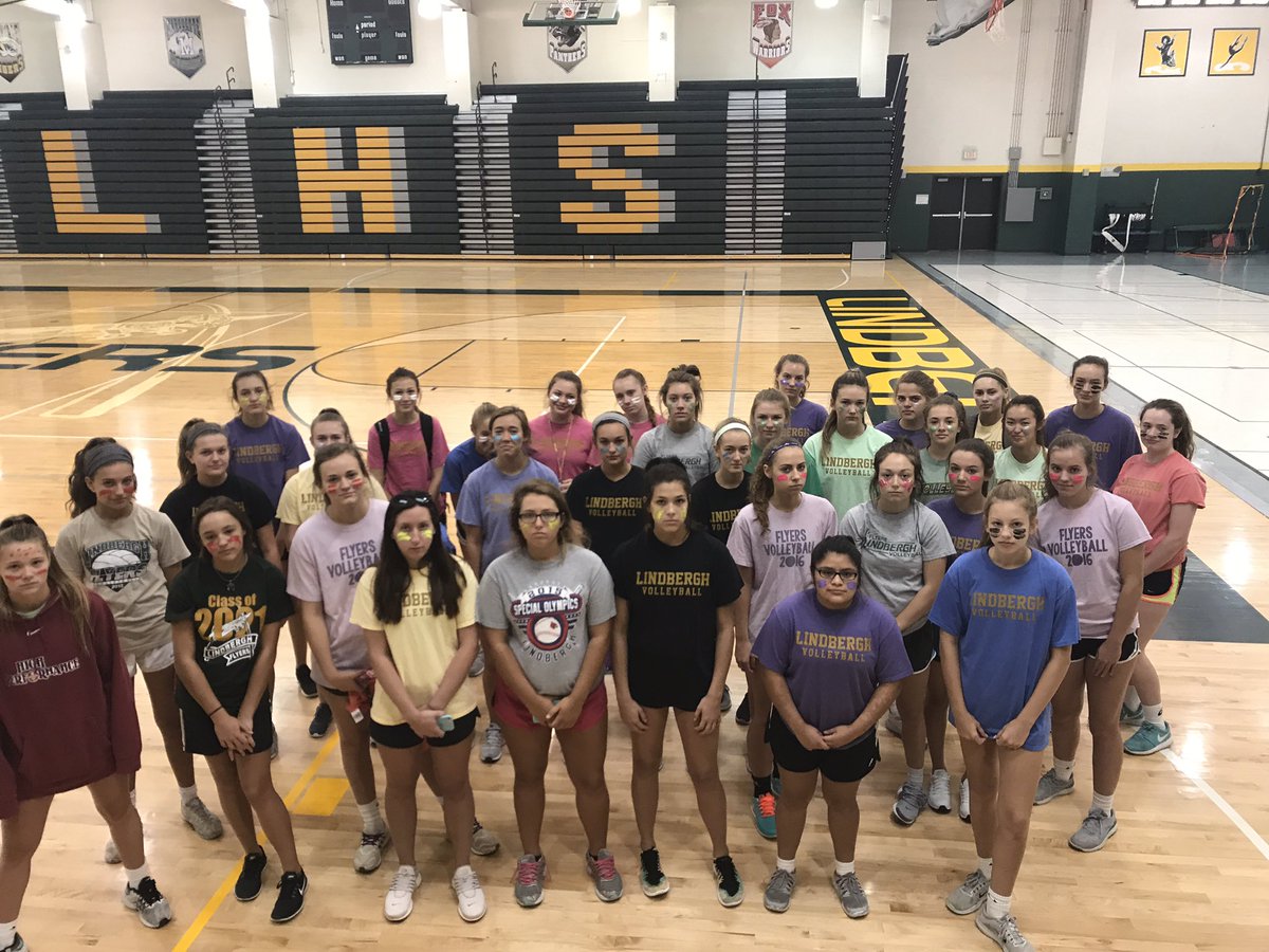 FlyersVB's tweet photo. The hunt is on! #Scavenger17 https://t.co/ake4mfIR3A