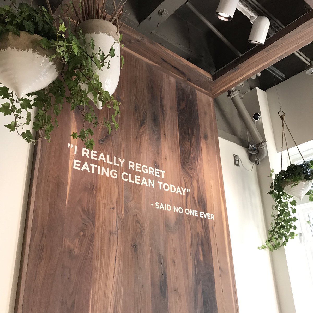 chelseapearl's tweet photo. So much fun seeing the new @ProjectJuice Berkeley space last night. Grand opening party is this Saturday! π±ππ₯π #projectjuice https://t.co/OVeGRlXc1N