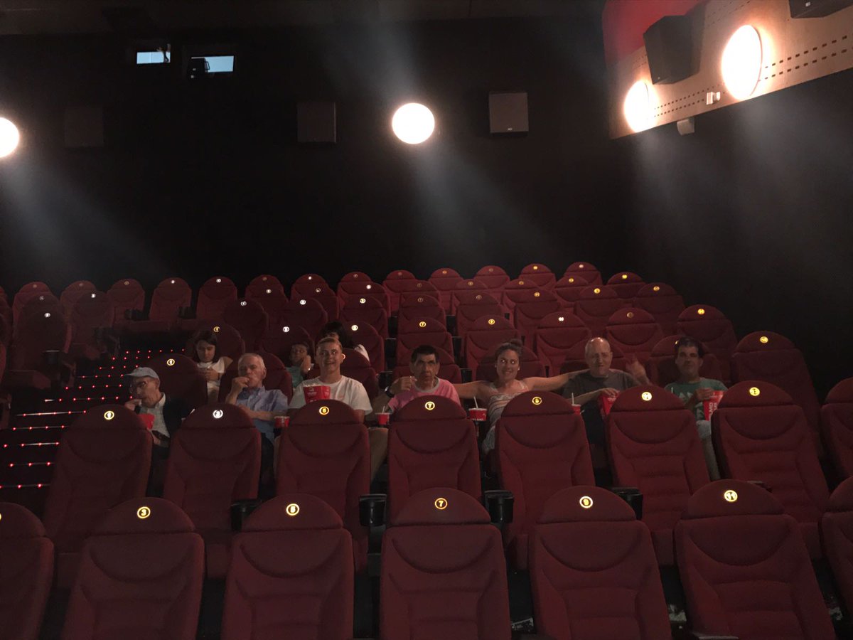 janireateca's tweet photo. Hoy nos hemos venido al cine con uno de los grupos!!! #vacacionesGorabide @STLGorabide @Amaiayeye https://t.co/ZmwJaSwGwV