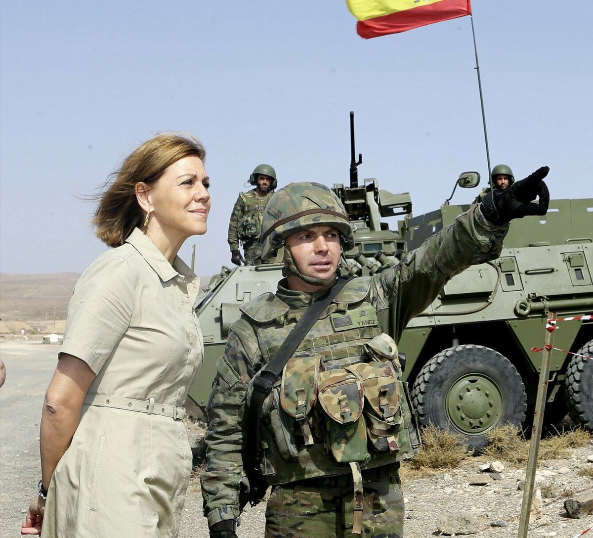 pasanospoco's tweet photo. El Prat
Cospedal
El PP de Castilla-La Mancha

"Una hora de explicación... a ver como le digo al chaval que sin las gafas no veo una mierda" https://t.co/s790OG7roS