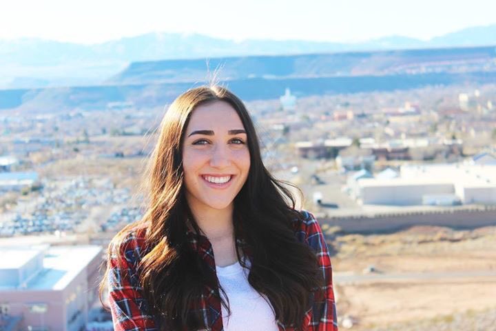 amander8_amanda's tweet photo. Aubrey is 18 !!!!!! Happy Birthday, gorgeous daughter of mine ! I love you sis https://t.co/m7DMzVtZ1h