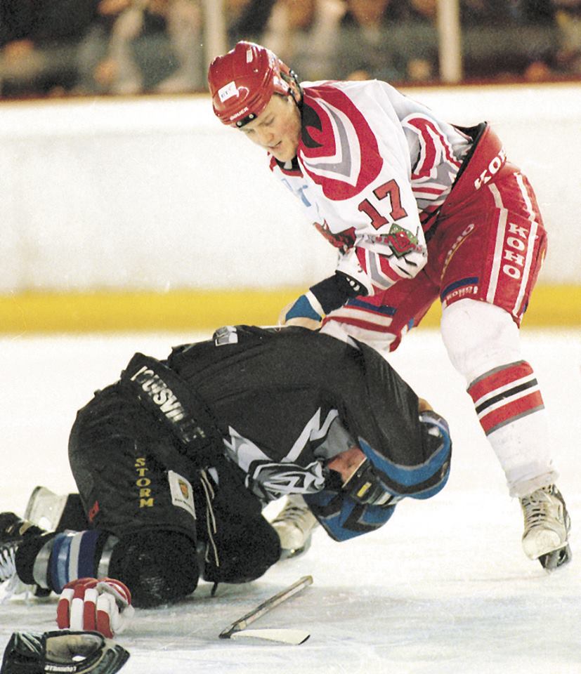 <a href="/nickchinn27/">Nick Chinn</a> signs with the <a href="/CardiffFireIHC/">Cardiff Fire</a> for next season In the NIHL,and they anounced it with a great photo also 👊👊👊