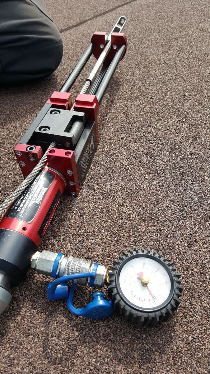 CompleteAccess's tweet photo. Started #inspections to over 100 assets this week #edgeprotection & #fixedladders also working alongside @saferaccesssols today https://t.co/0B5V37i4Pm